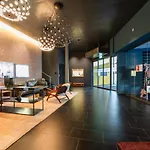 The Guesthouse By The Hey Hotel