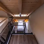 The Guesthouse By The Hey Hotel