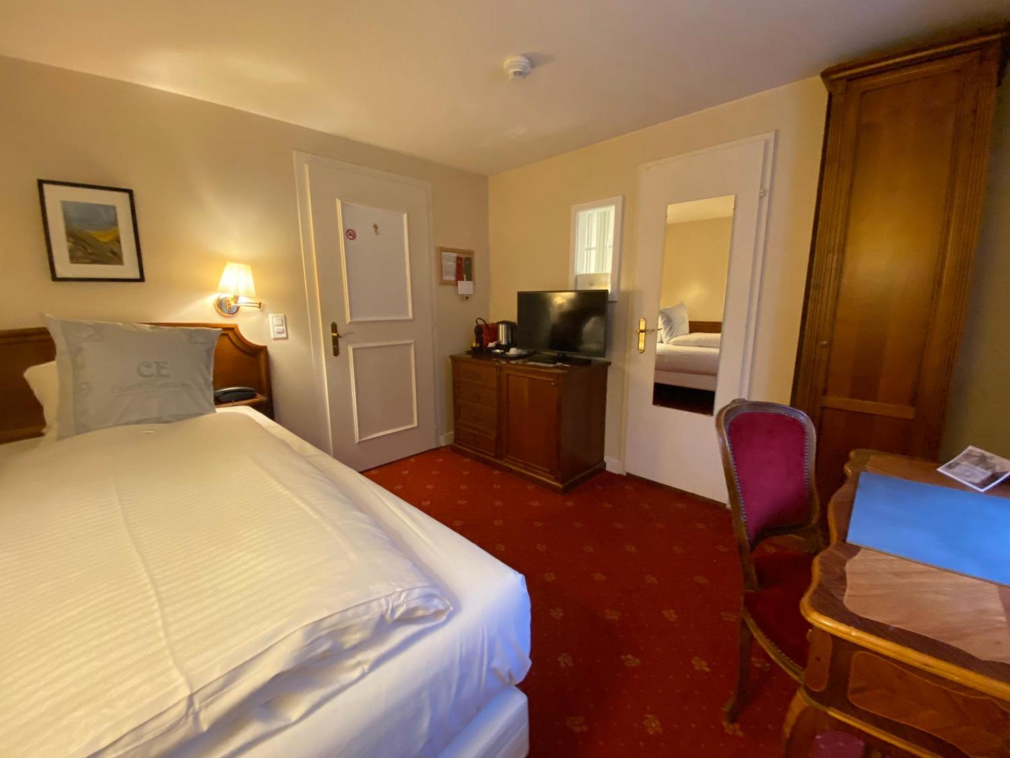 Hotel Carlton-europe Vintage Adults