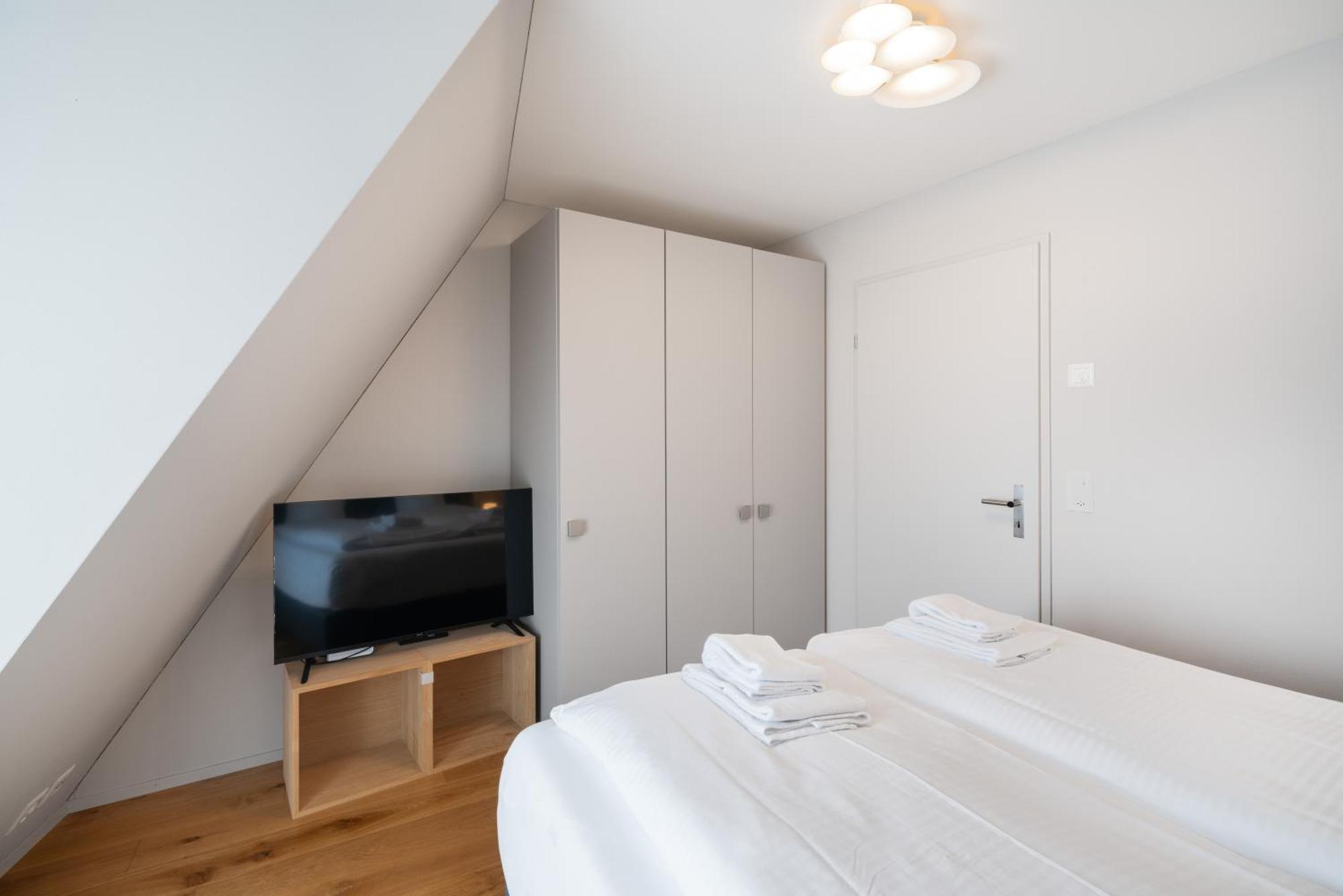 Modern Apartment *