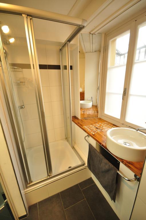 Town House Sleeps 12 Guests *