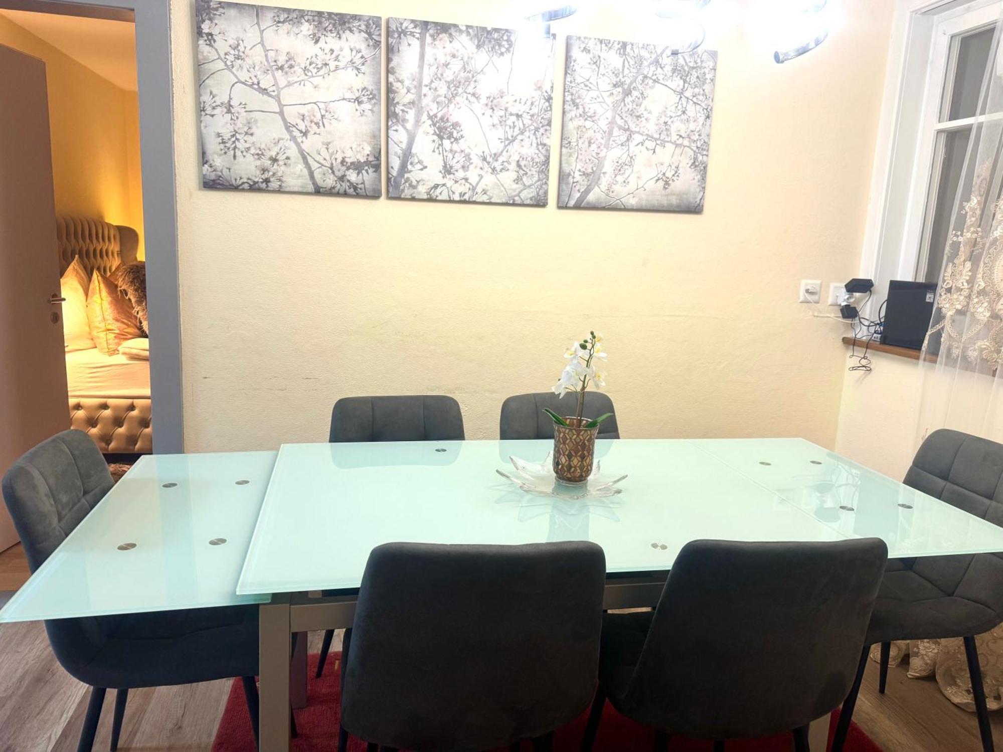 Bahnhof West Apartment